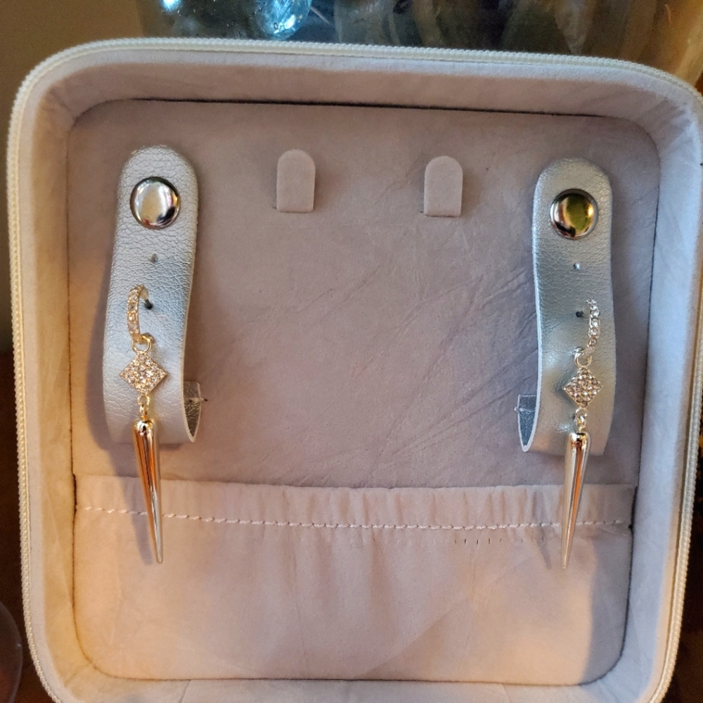 Earrings - Picture 5 of 5